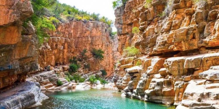 اكتشف سحر المغرب: أفضل الوجهات للتخييم والاسترخاء وسط الطبيعة الخلابة